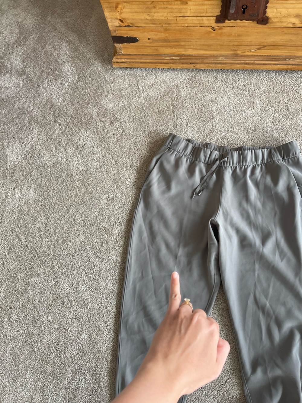 Lululemon On the Fly Jogger 28" *Woven
Grey Sage size 12 - Picture 12 of 16